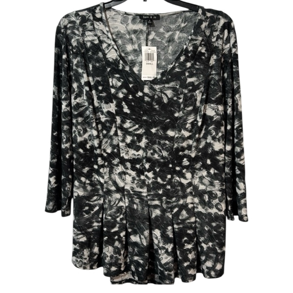 Sami & Jo Top Black & Grey V-Neck‎ 3/4 Sleeve Pleated Hemline in Size S  NWT